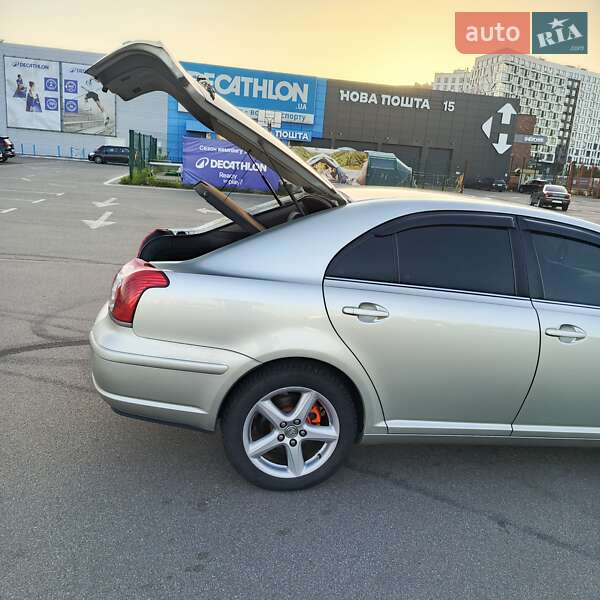 Лифтбек Toyota Avensis 2006 в Киеве