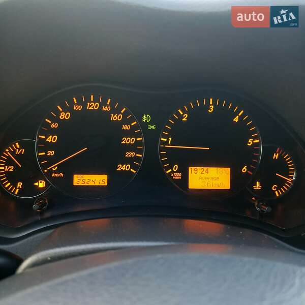 Лифтбек Toyota Avensis 2006 в Киеве