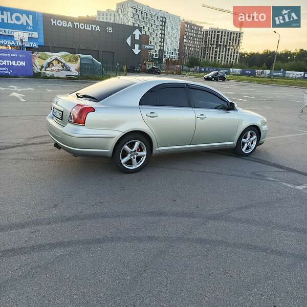 Лифтбек Toyota Avensis 2006 в Киеве
