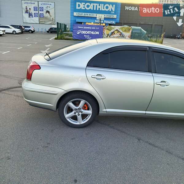 Лифтбек Toyota Avensis 2006 в Киеве