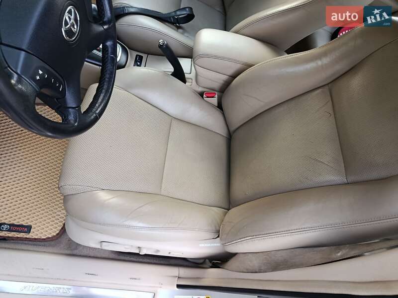 Универсал Toyota Avensis 2006 в Крыжополе