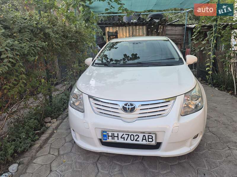 Toyota Avensis 2011