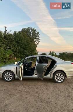 Седан Toyota Avensis 2004 в Іваничах