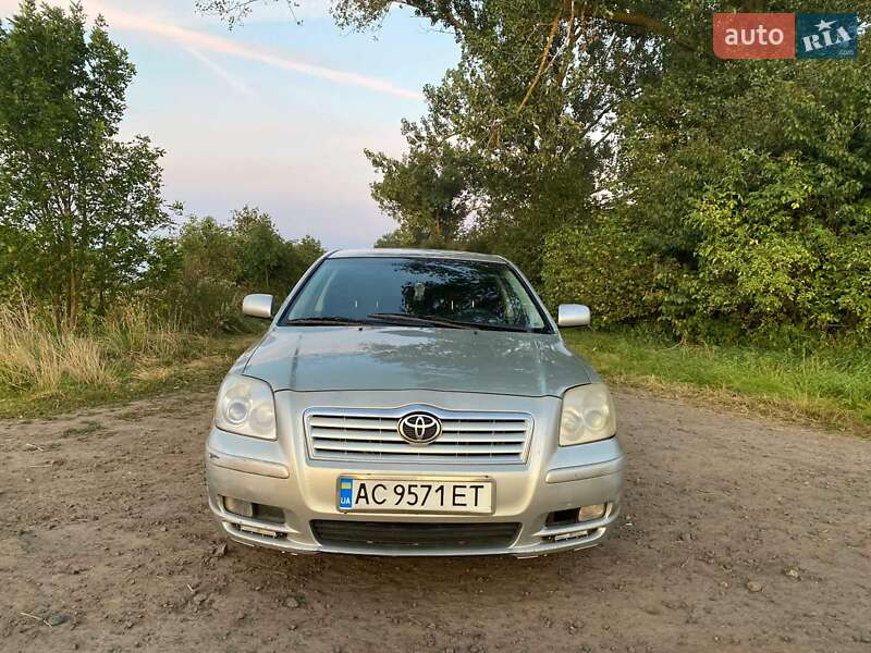 Седан Toyota Avensis 2004 в Иваничах