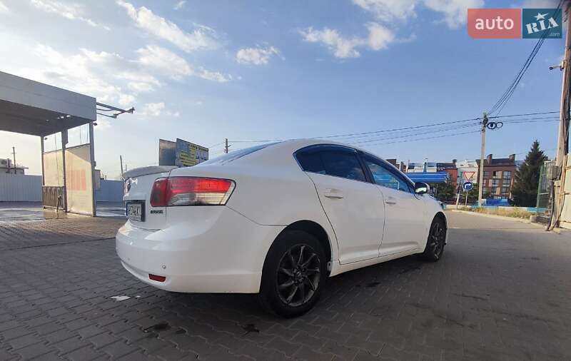 Седан Toyota Avensis 2011 в Белогородке