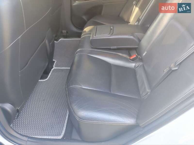 Седан Toyota Avensis 2011 в Белогородке