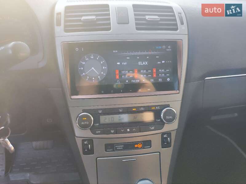 Седан Toyota Avensis 2011 в Белогородке