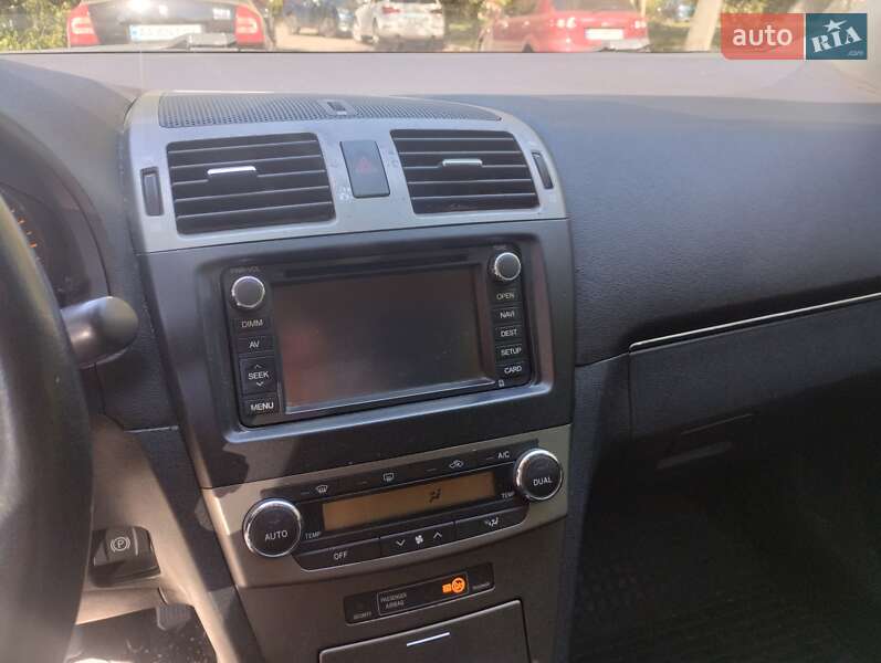 Седан Toyota Avensis 2011 в Киеве