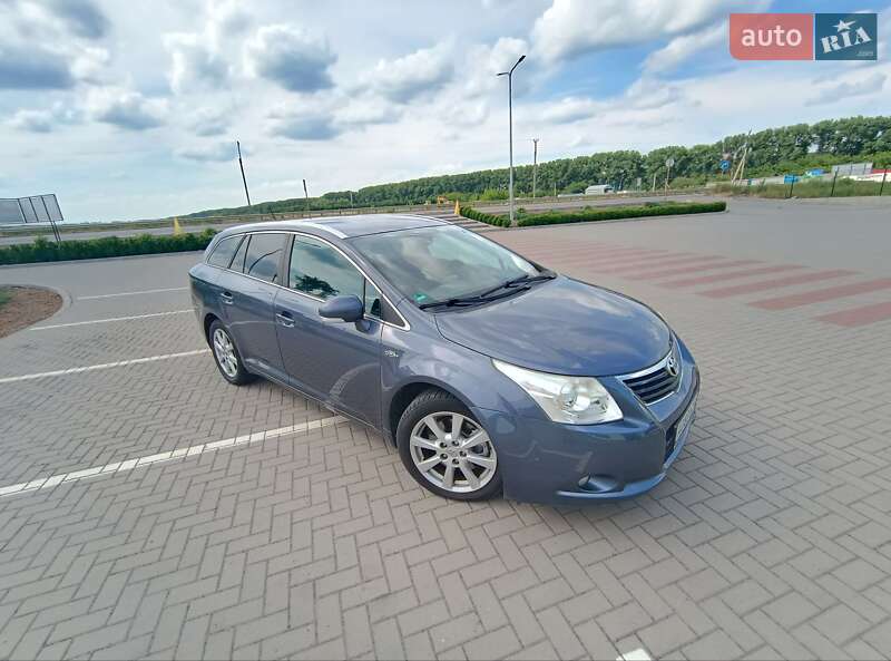 Универсал Toyota Avensis 2011 в Хмельницком