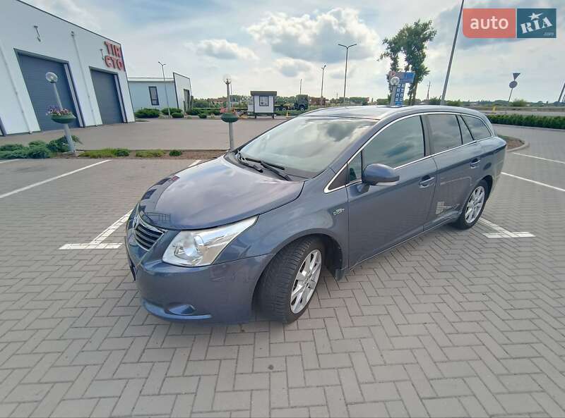 Универсал Toyota Avensis 2011 в Хмельницком