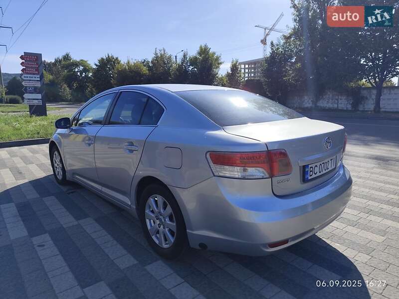 Седан Toyota Avensis 2010 в Львове
