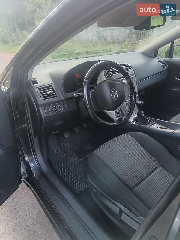 Седан Toyota Avensis 2011 в Василькове