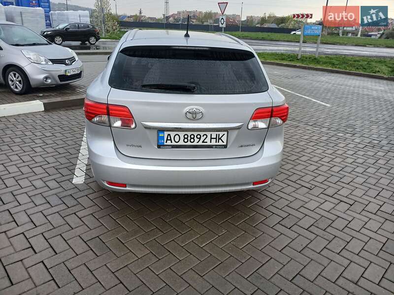 Універсал Toyota Avensis 2012 в Мукачевому