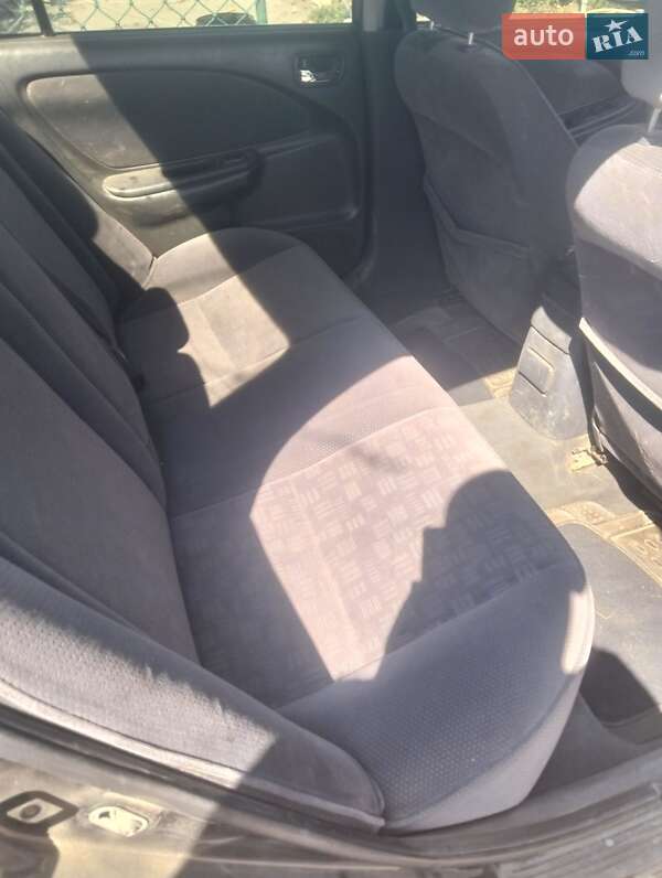 Седан Toyota Avensis 2000 в Овидиополе