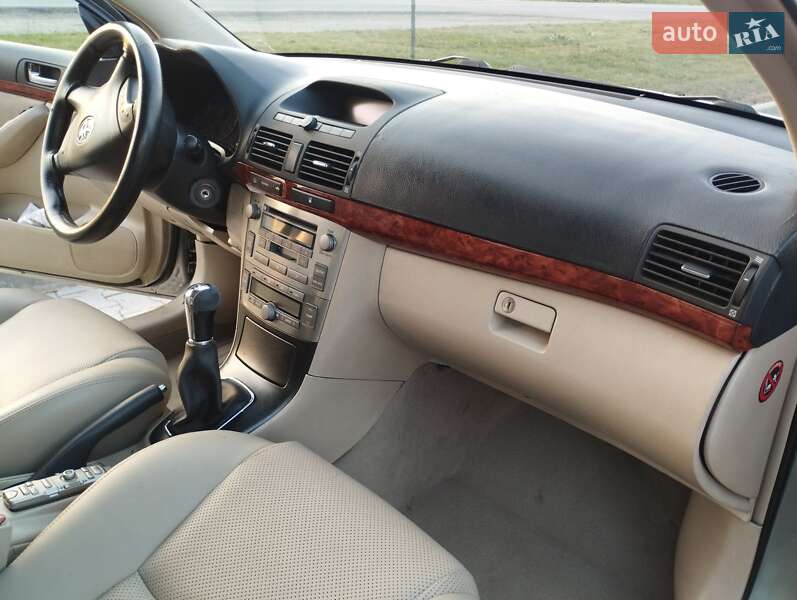 Седан Toyota Avensis 2004 в Чорткове