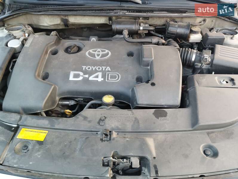 Седан Toyota Avensis 2004 в Чорткове