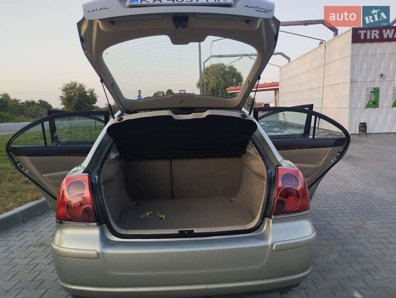 Седан Toyota Avensis 2004 в Чорткове