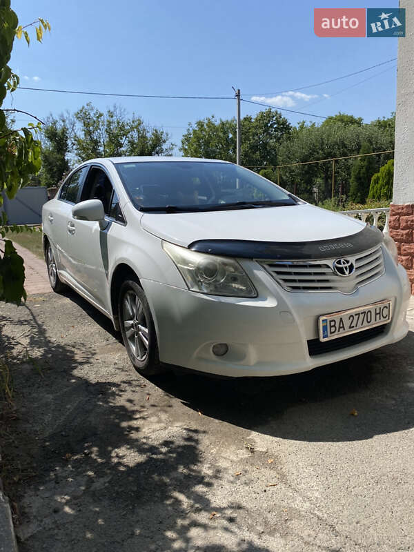 Седан Toyota Avensis 2011 в Гайвороне
