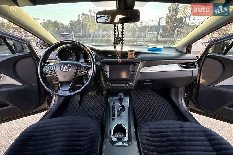 Седан Toyota Avensis 2016 в Одессе