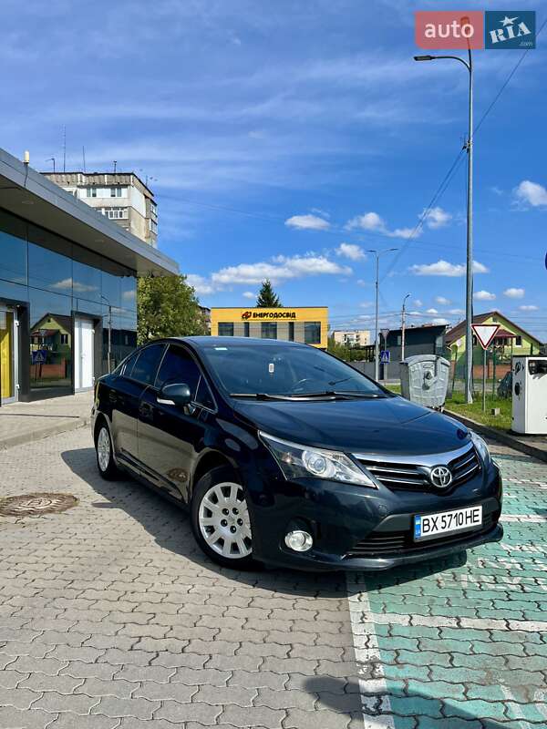 Седан Toyota Avensis 2012 в Хмельницькому