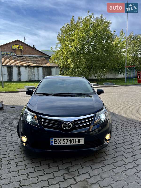 Седан Toyota Avensis 2012 в Хмельницькому