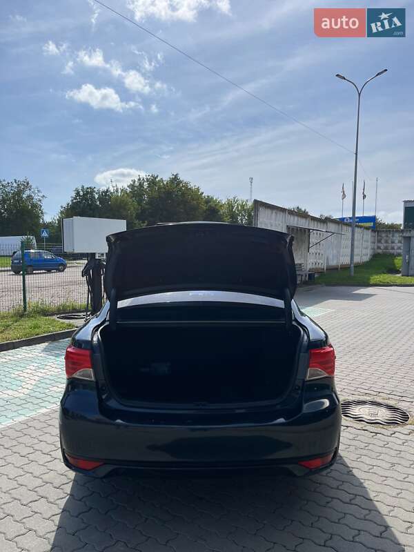 Седан Toyota Avensis 2012 в Хмельницькому