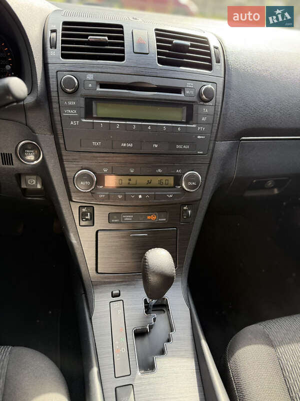 Седан Toyota Avensis 2008 в Киеве