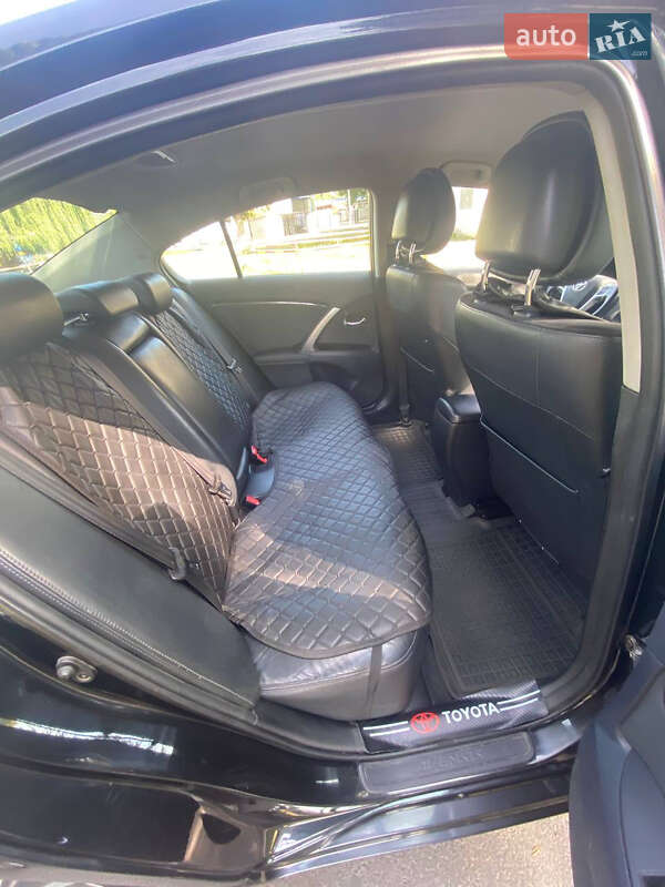 Седан Toyota Avensis 2012 в Кременчуге