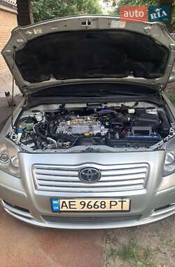 Седан Toyota Avensis 2004 в Днепре