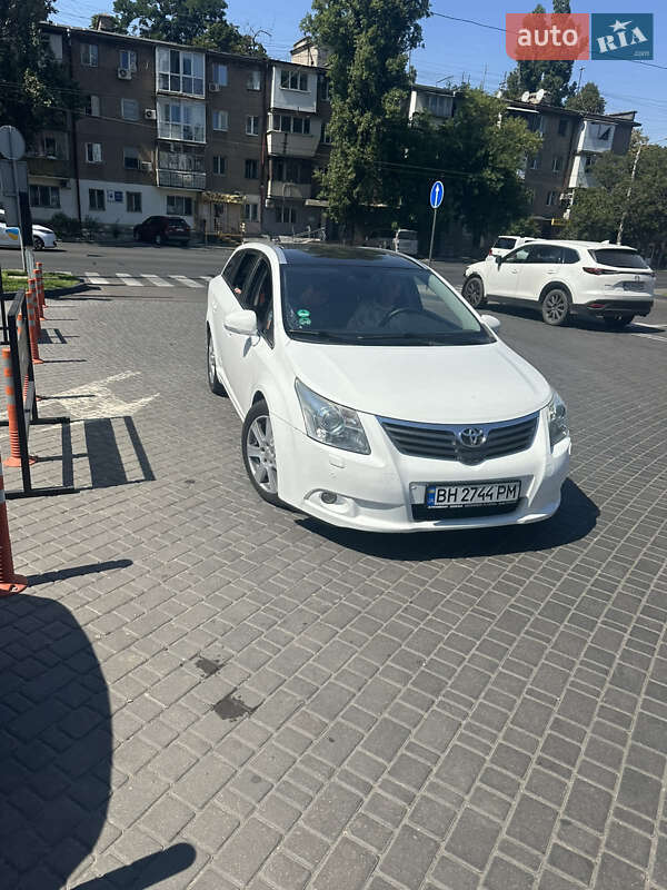 Универсал Toyota Avensis 2010 в Измаиле