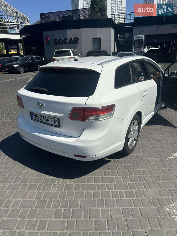 Универсал Toyota Avensis 2010 в Измаиле