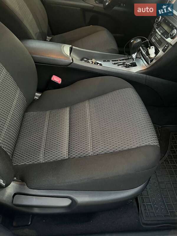 Универсал Toyota Avensis 2015 в Киеве