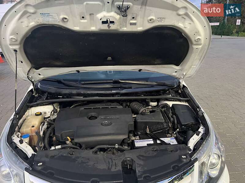 Универсал Toyota Avensis 2015 в Киеве