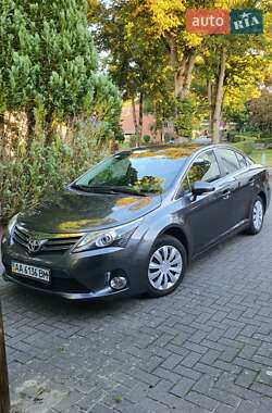 Седан Toyota Avensis 2013 в Киеве