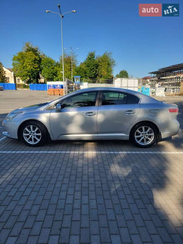 Седан Toyota Avensis 2008 в Коломые