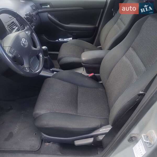 Універсал Toyota Avensis 2006 в Івано-Франківську