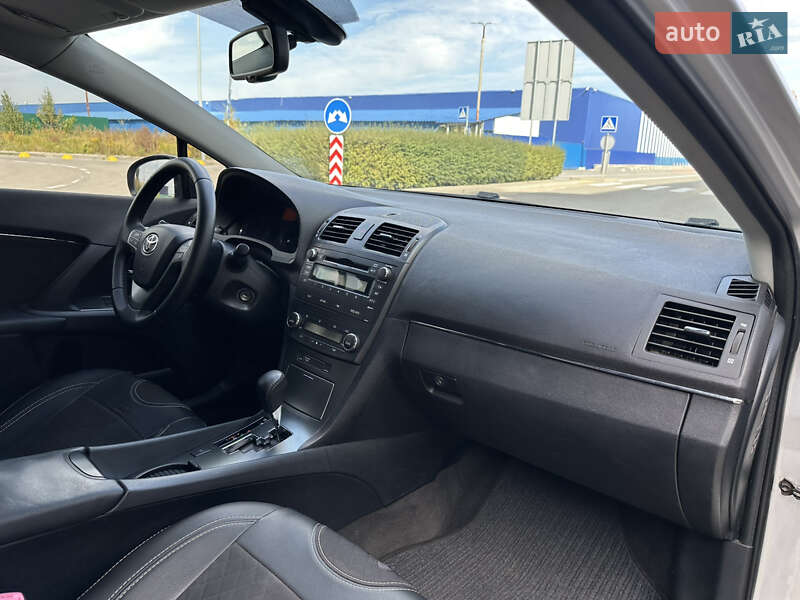 Седан Toyota Avensis 2009 в Киеве