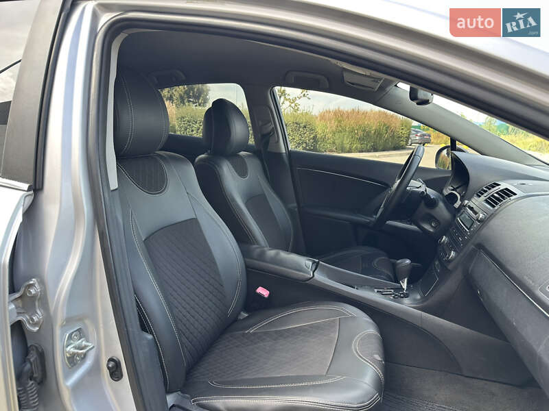 Седан Toyota Avensis 2009 в Киеве