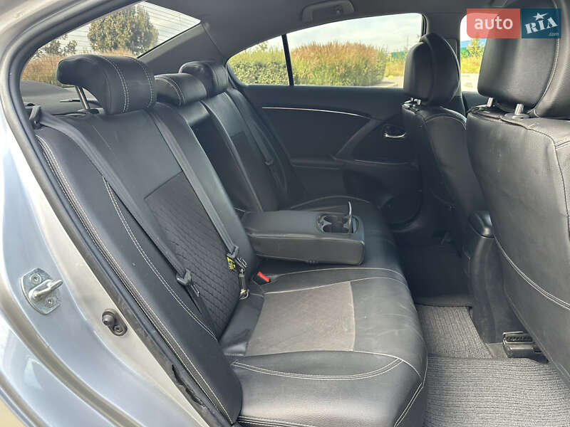 Седан Toyota Avensis 2009 в Киеве