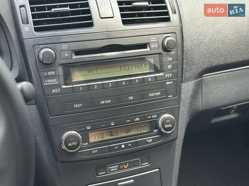 Седан Toyota Avensis 2009 в Киеве