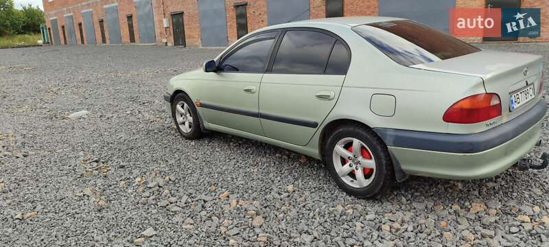 Седан Toyota Avensis 1998 в Виннице