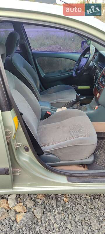 Седан Toyota Avensis 1998 в Виннице