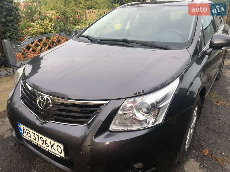 Хэтчбек Toyota Avensis 2011 в Виннице