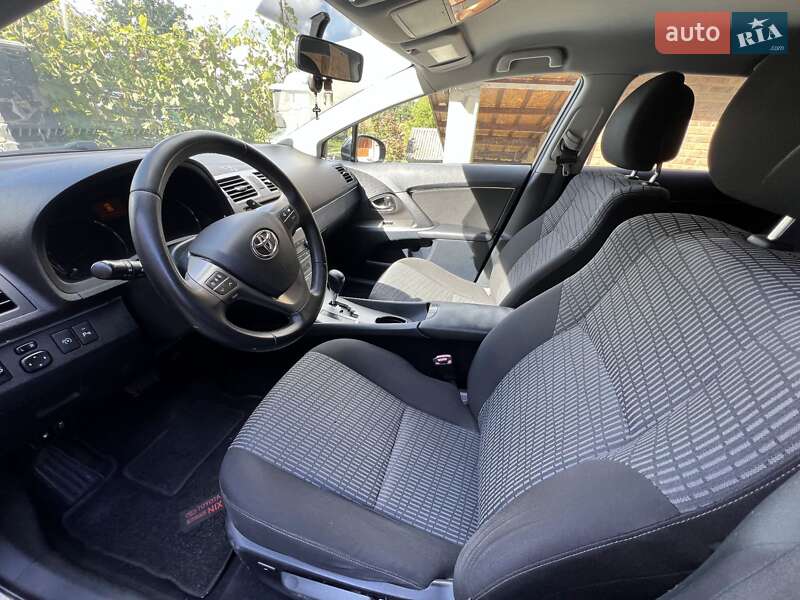 Универсал Toyota Avensis 2011 в Луцке