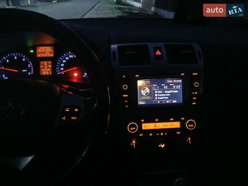 Універсал Toyota Avensis 2012 в Мукачевому