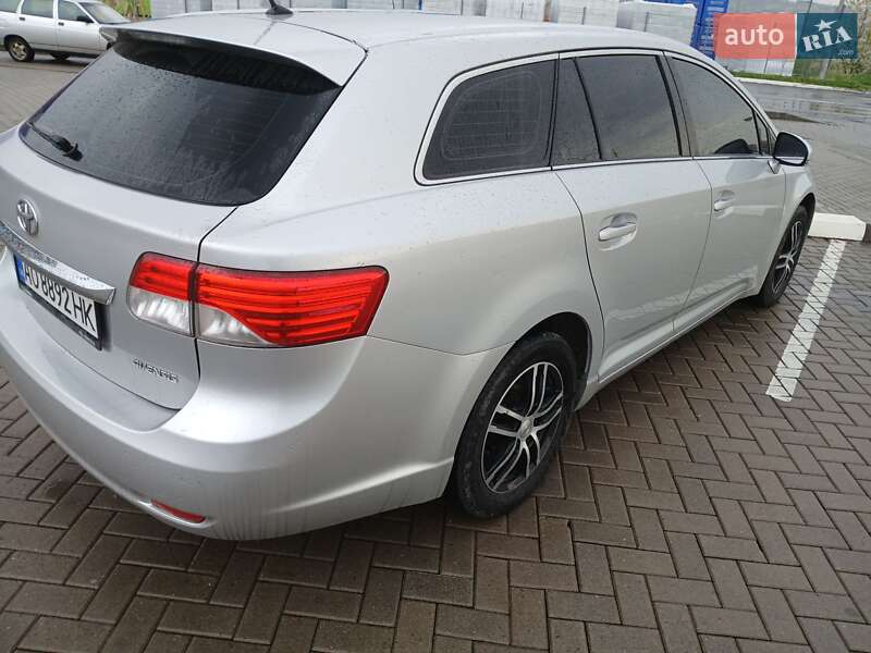 Універсал Toyota Avensis 2012 в Мукачевому