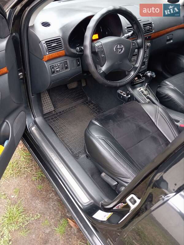Седан Toyota Avensis 2007 в Вышгороде
