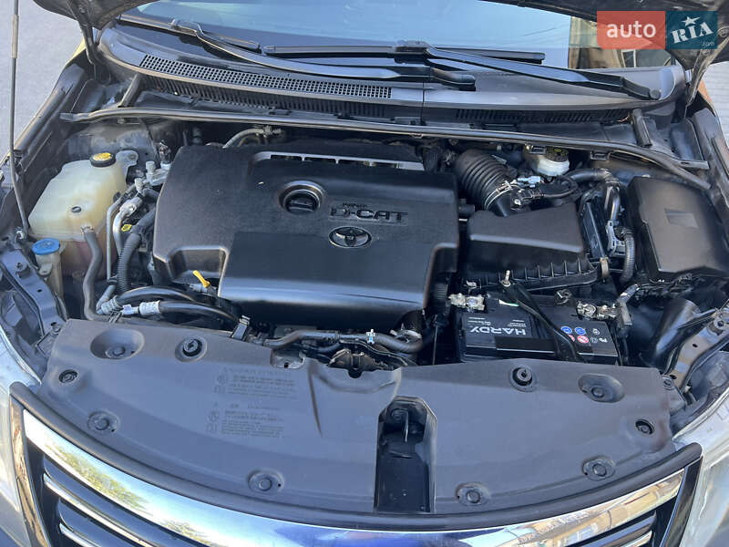 Универсал Toyota Avensis 2012 в Львове