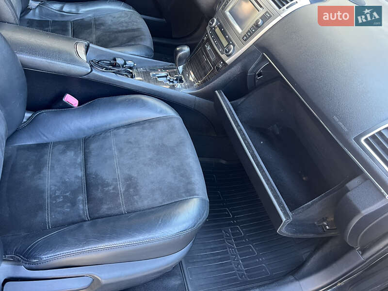 Универсал Toyota Avensis 2012 в Львове