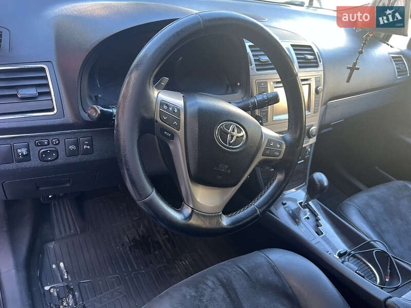 Универсал Toyota Avensis 2012 в Львове